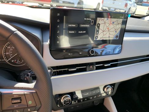 New 2025 Mitsubishi Outlander SE image 14