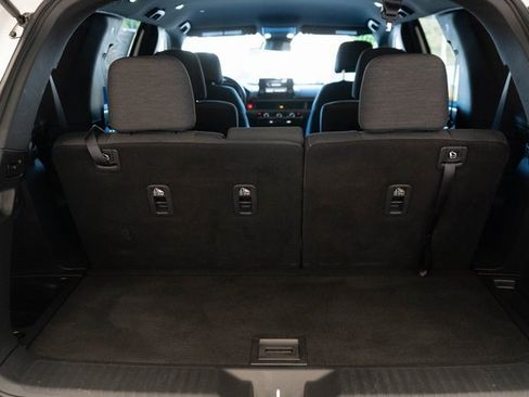 Used 2025 Honda Pilot Sport image 12