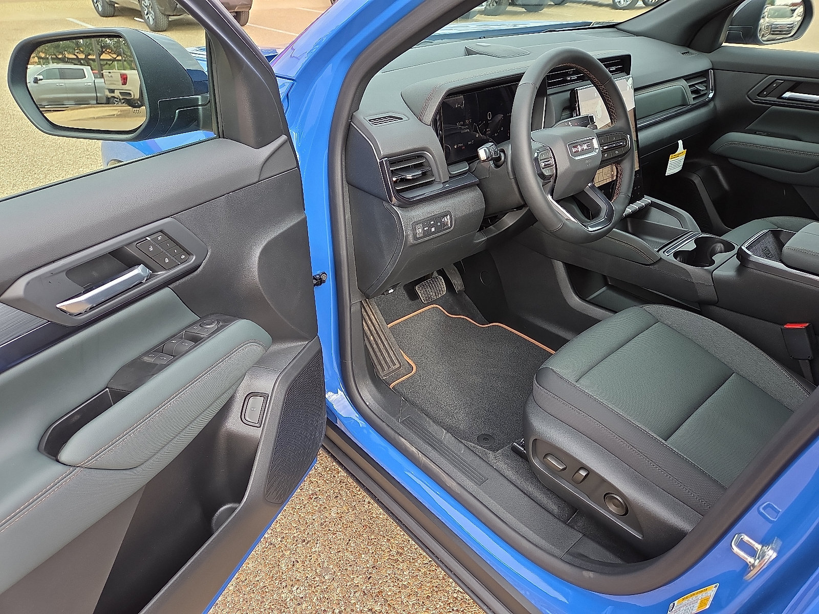 New 2027 GMC Terrain AT4 w/ Convenience Package III AWD/4WD image 11