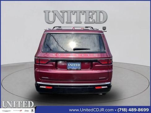Used 2022 Jeep Wagoneer Series III w/ Premium Group I image 4