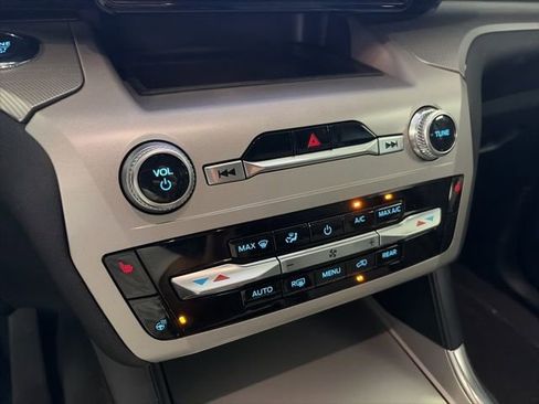 Used 2023 Ford Explorer XLT w/ Equipment Group 202A image 21