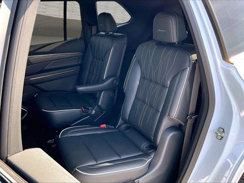 New 2026 Buick Enclave Avenir w/ Super Cruise Package AWD/4WD image 32