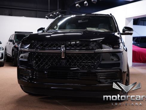 Used 2025 Lincoln Navigator Reserve w/ Jet Appearance Package image 1