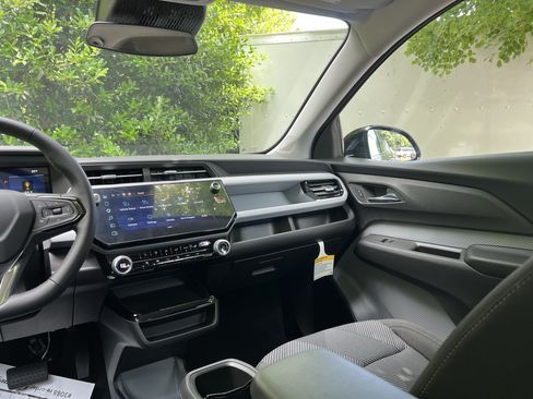 New 2027 Chevrolet Bolt LT w/ Comfort Package FWD image 24