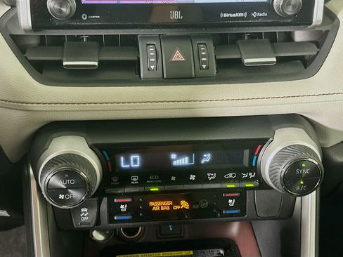 Used 2020 Toyota RAV4 Limited AWD/4WD image 24