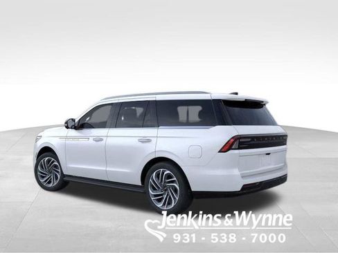 New 2026 Lincoln Navigator Premiere image 4