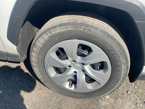 Used 2022 Toyota RAV4 LE image 22