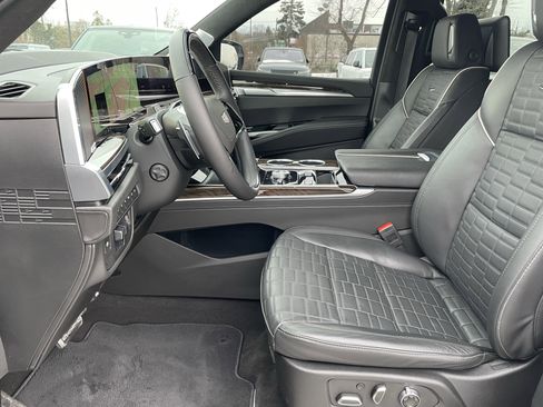Used 2025 Cadillac Escalade ESV Sport Platinum image 14