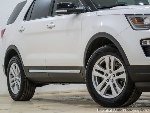 Used 2018 Ford Explorer XLT w/ Equipment Group 202A image 4
