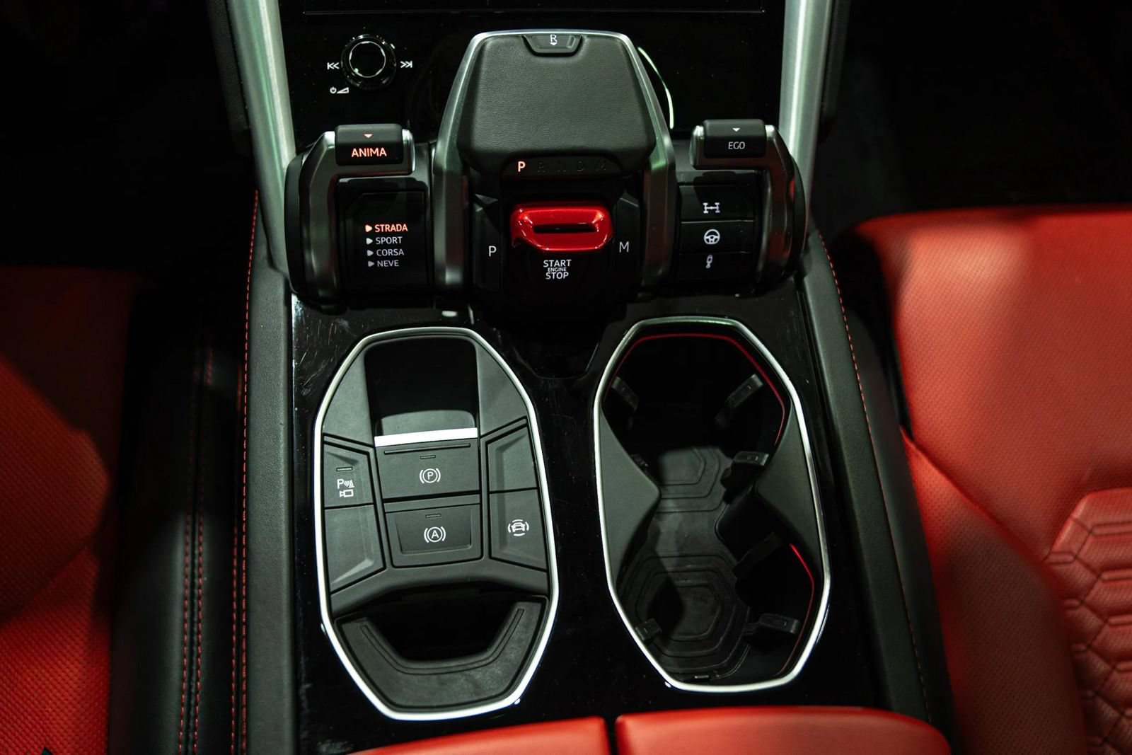 Used 2022 Lamborghini Urus AWD/4WD image 11