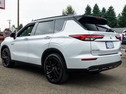 Used 2025 Mitsubishi Outlander SEL Black Edition image 4