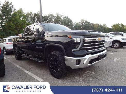 Used 2024 Chevrolet Silverado 2500 LTZ w/ LTZ Convenience Package AWD/4WD image 2