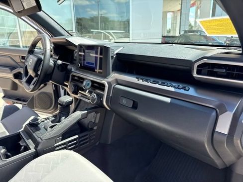Used 2025 Toyota Tacoma SR5 AWD/4WD image 28