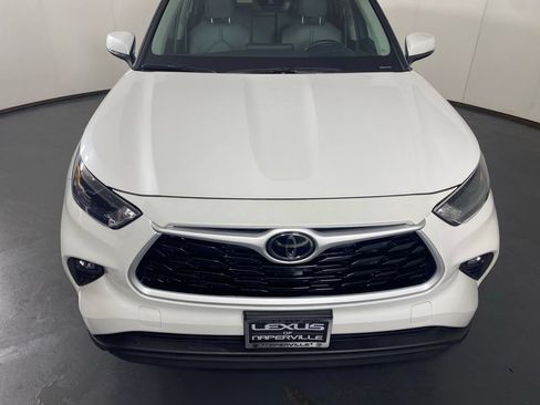 Used 2024 Toyota Highlander XLE AWD/4WD image 6