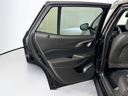 Used 2025 Chevrolet Trax LT FWD image 24