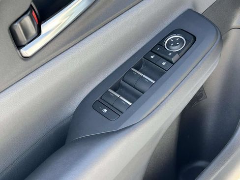 Used 2024 Toyota Prius XLE FWD image 15