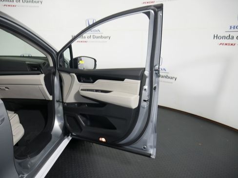 New 2026 Honda Odyssey Touring image 5