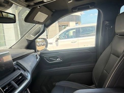 Used 2023 GMC Yukon XL SLT w/ SLT Premium Package AWD/4WD image 10