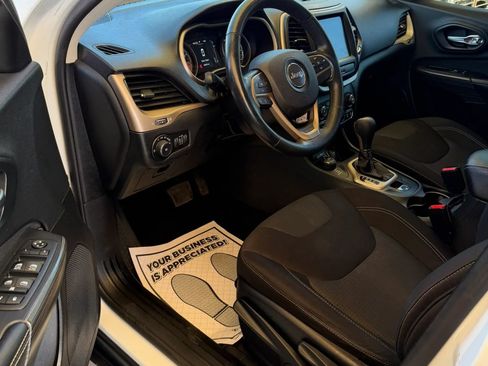 Used 2015 Jeep Cherokee Latitude w/ Cold Weather Group AWD/4WD image 9