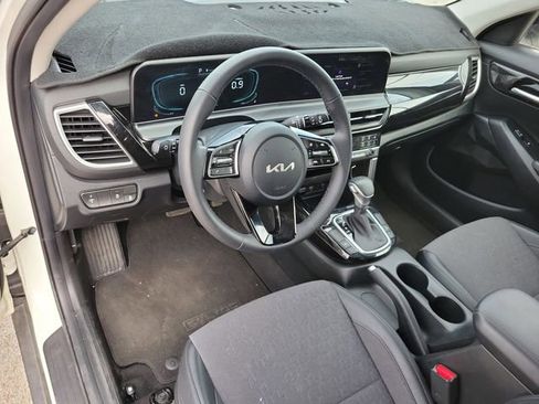 Used 2025 Kia Seltos S FWD image 8