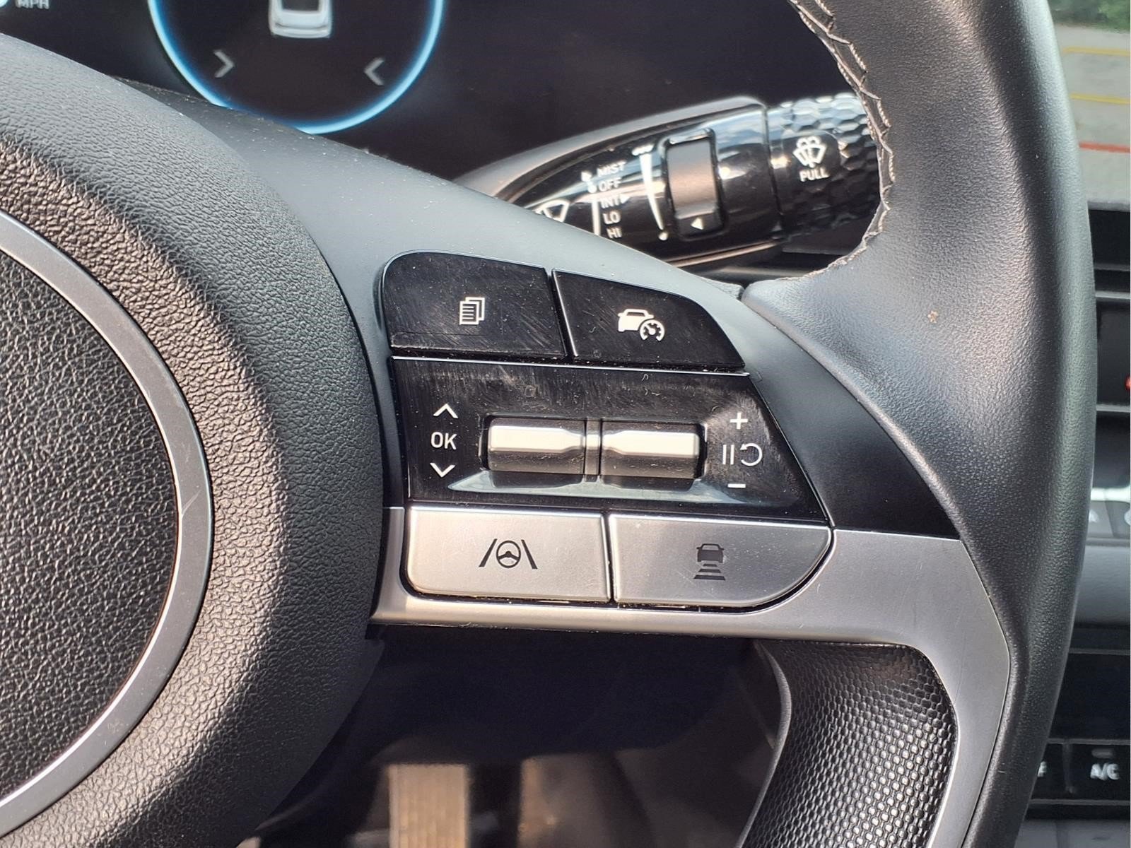 Used 2025 Hyundai Elantra SEL FWD image 18