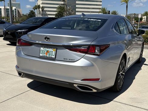 Used 2025 Lexus ES 350 w/ Premium Package image 11