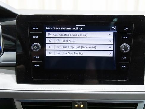 New 2026 Volkswagen Taos SE FWD image 21