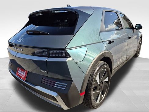 Used 2025 Hyundai Ioniq 5 SE image 11