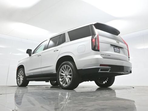 Used 2022 Cadillac Escalade Premium Luxury AWD/4WD image 70