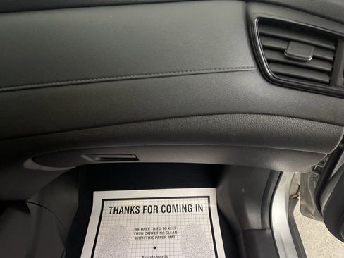 Used 2019 Nissan Rogue SV image 38