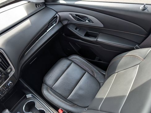 Used 2021 Chevrolet Traverse RS image 11