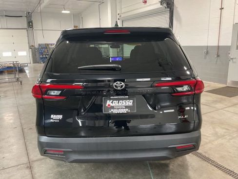 Used 2024 Toyota Grand Highlander XLE AWD/4WD image 5