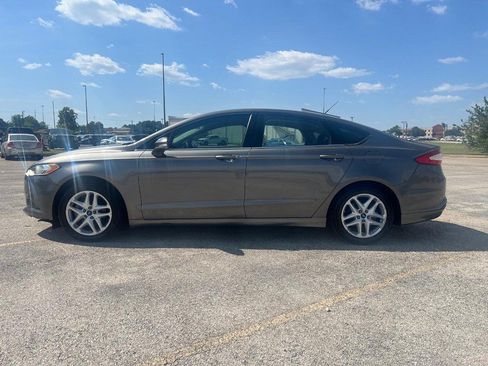 Used 2014 Ford Fusion SE FWD image 2
