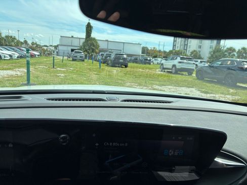 Used 2025 Buick Envista Sport Touring image 18