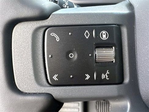 New 2025 Land Rover Defender 130 X-Dynamic SE image 28