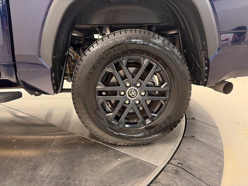 Used 2022 Toyota Tundra SR5 w/ SR5 Convenience Package AWD/4WD image 36