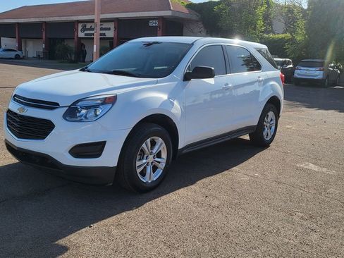 Used 2017 Chevrolet Equinox LS image 4