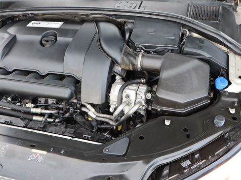 Used 2011 Volvo XC70 T6 image 40