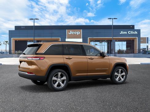 New 2026 Jeep Grand Cherokee Limited w/ Luxury Tech Group II AWD/4WD image 4