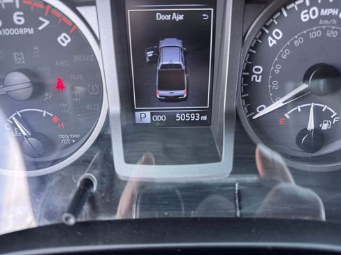 Used 2020 Toyota Tacoma TRD Off-Road AWD/4WD image 39