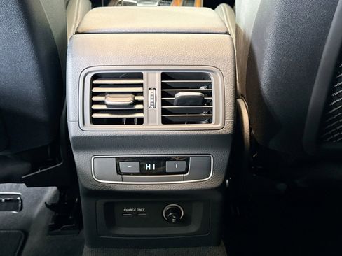 Used 2024 Audi Q5 e Premium w/ Convenience Package image 24