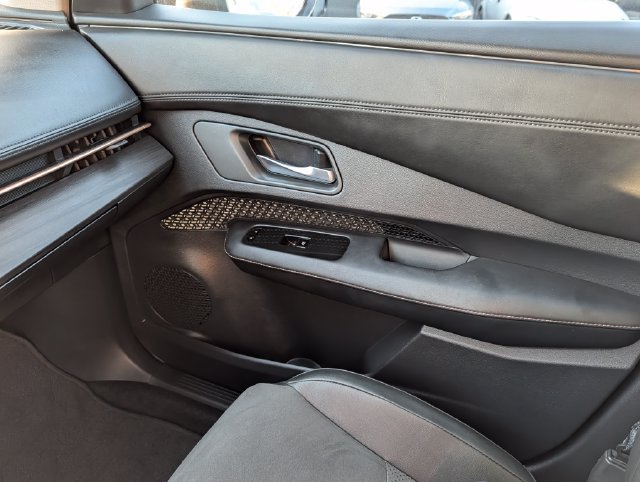 Used 2024 Nissan Ariya FWD image 27