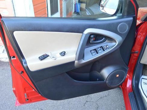 Used 2009 Toyota RAV4 Limited AWD/4WD image 30