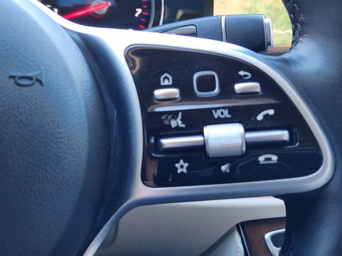 Used 2019 Mercedes-Benz E 300 4MATIC image 31