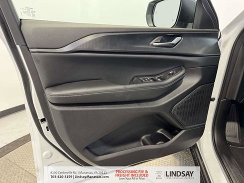 New 2026 Jeep Grand Cherokee L Laredo AWD/4WD image 16
