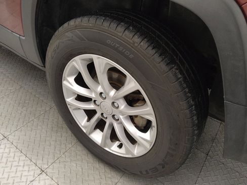 Used 2019 Jeep Cherokee Latitude w/ Popular Appearance Group image 31