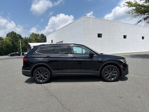 Used 2023 Volkswagen Tiguan SE w/ Panoramic Sunroof Package FWD image 6