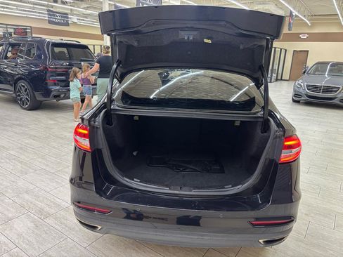 Used 2019 Ford Fusion Titanium AWD/4WD image 9