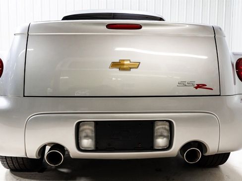 Used 2004 Chevrolet SSR w/ Preferred Equipment Group image 11