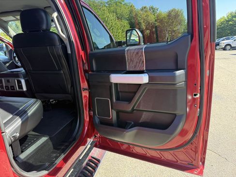 Used 2019 Ford F250 Lariat w/ Lariat Ultimate Package AWD/4WD image 21
